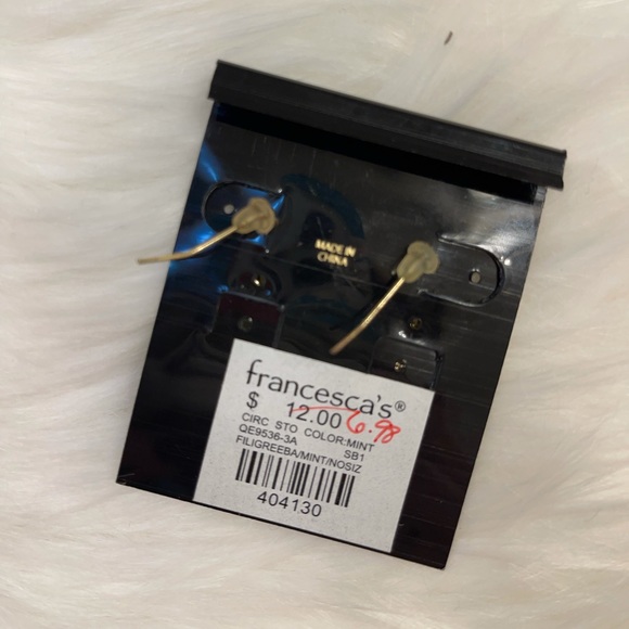 Francesca’s Mint Green & Gold-Tone Accent Earrings NWT⭐️ - Picture 3 of 3
